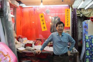 馮國浩說現時香港刺繡師傅所剩不多，很多老師傅已經去世，而年輕一代又不願繼承這門手藝。
